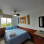 R.1112 Estudio Ejecutivo, Privado Con Cocina Y Bano.