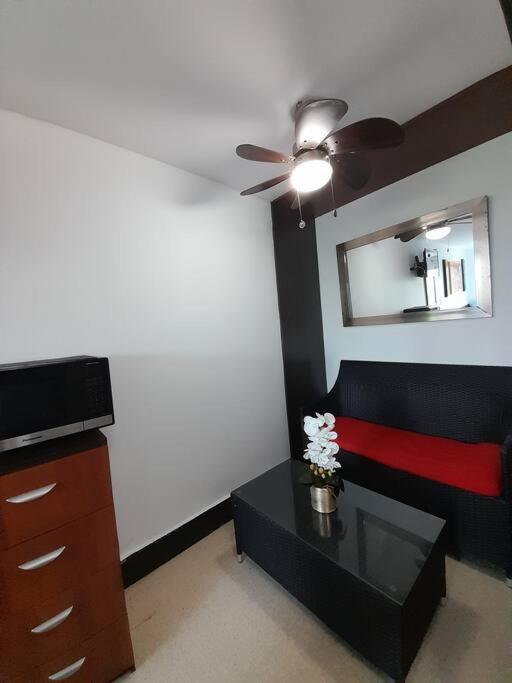 R.1112 Estudio Ejecutivo, Privado Con Cocina Y Bano. Panama City