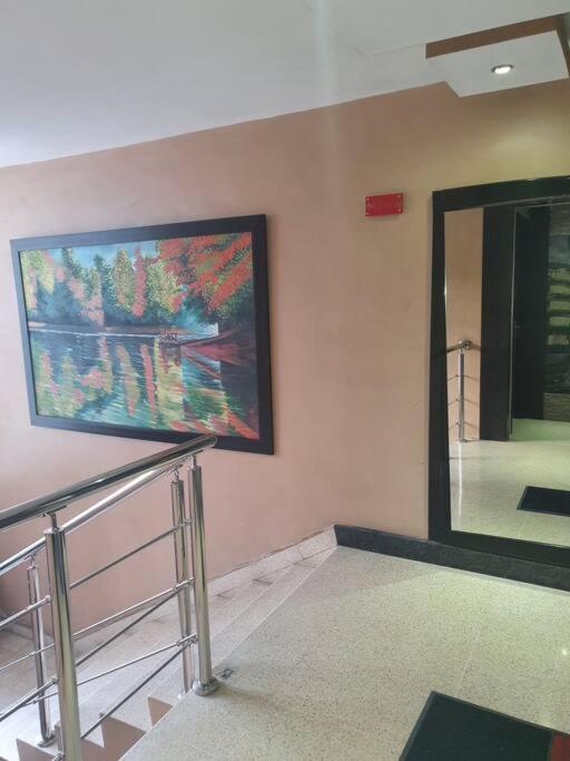 R.1112 Estudio Ejecutivo, Privado Con Cocina Y Bano.