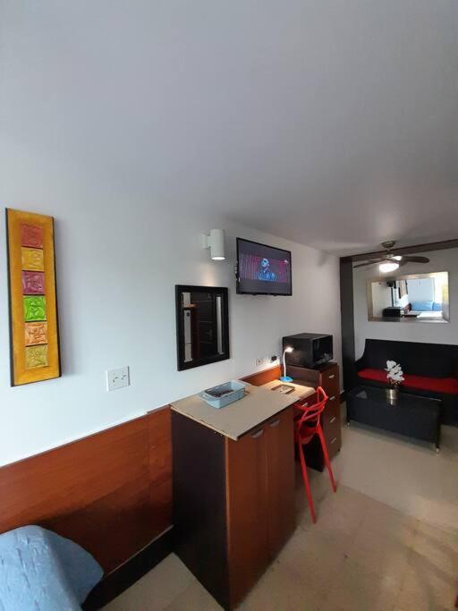 R.1112 Estudio Ejecutivo, Privado Con Cocina Y Bano. Ciudad de Panamá